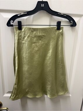 NEW Aritzia babaton slip satin mini skirt size 2 green